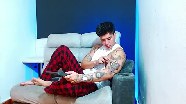 JUSTIN FULLER1 online show from April 12, 2026, 6:33 pm