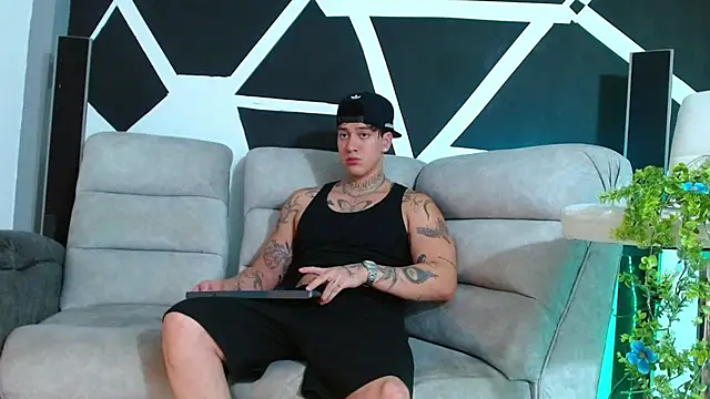 Snapshot of JUSTIN_FULLER1 chatting on November 12, 2025, 9:07 pm JUSTIN FULLER1 online show from November 12, 2025, 9:07 pm