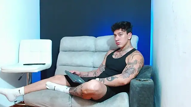 JUSTIN FULLER1 online show from April 16, 2026, 5:08 am