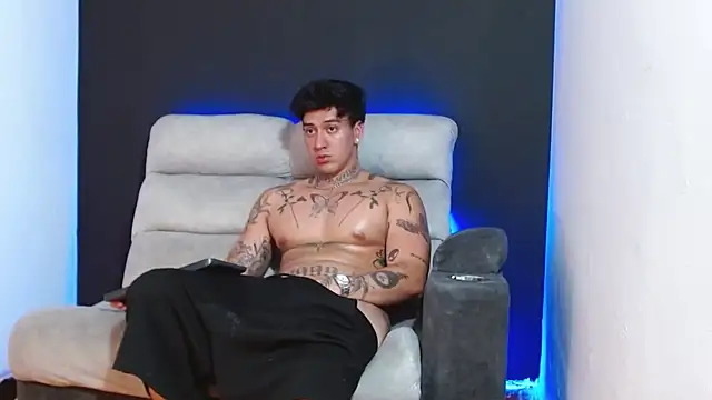 JUSTIN FULLER1 online show from December 20, 2025, 8:28 am