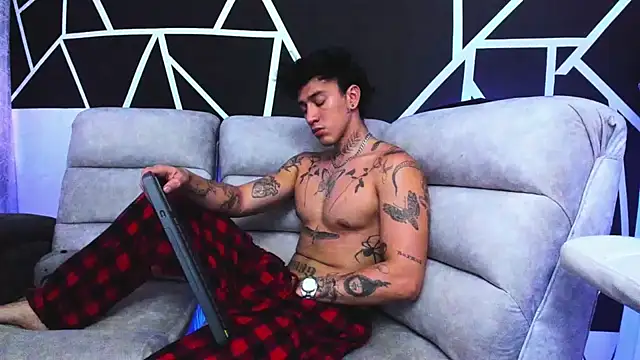 Snapshot of JUSTIN_FULLER1 chatting on February 9, 2025, 8:34 pm JUSTIN FULLER1 online show from February 9, 2025, 8:34 pm