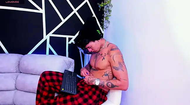 Snapshot of JUSTIN_FULLER1 chatting on February 15, 2025, 2:37 am JUSTIN FULLER1 online show from February 15, 2025, 2:37 am