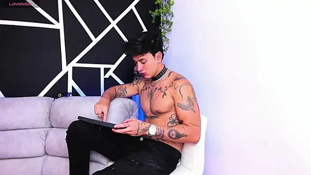 Snapshot of JUSTIN_FULLER1 chatting on February 24, 2025, 11:30 pm JUSTIN FULLER1 online show from February 24, 2025, 11:30 pm