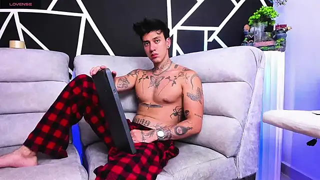 Snapshot of JUSTIN_FULLER1 chatting on February 27, 2025, 10:42 pm JUSTIN FULLER1 online show from February 27, 2025, 10:42 pm