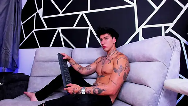 Snapshot of JUSTIN_FULLER1 chatting on February 12, 2025, 7:45 pm JUSTIN FULLER1 online show from February 12, 2025, 7:45 pm