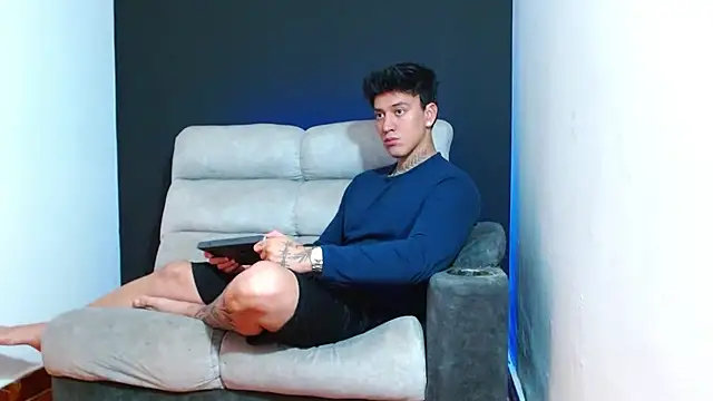 JUSTIN FULLER1 online show from January 16, 2026, 8:24 pm