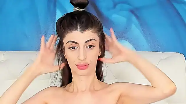 Snapshot of SkinnyDolly chatting on February 2, 2026, 10:09 pm SkinnyDolly online show from February 2, 2026, 10:09 pm