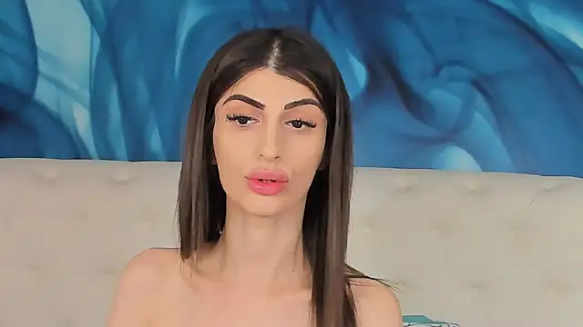 Snapshot of SkinnyDolly chatting on February 22, 2026, 10:33 pm SkinnyDolly online show from February 22, 2026, 10:33 pm