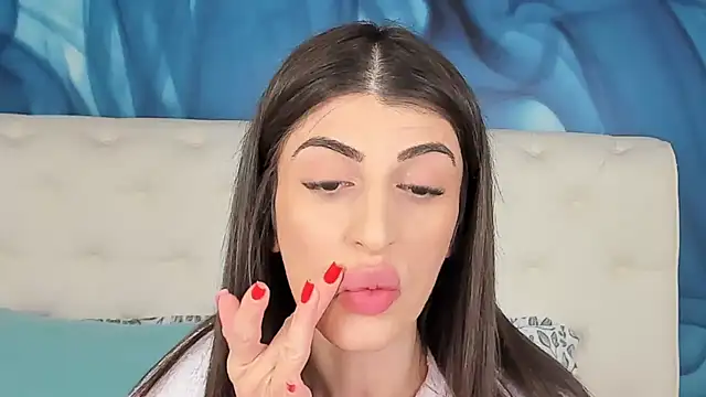 Snapshot of SkinnyDolly chatting on January 12, 2026, 9:31 pm SkinnyDolly online show from January 12, 2026, 9:31 pm