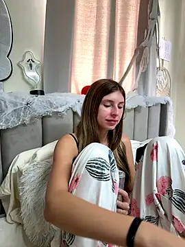 emma05 online show from October 29, 2025, 6:34 am