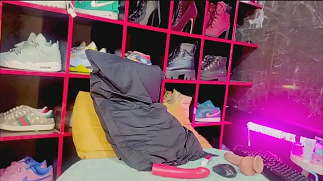 Indianbrownie online show from March 26, 2026, 3:38 am