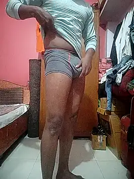 Snapshot of MrNick74 chatting on March 5, 2025, 7:05 am MrNick74 online show from March 5, 2025, 7:05 am