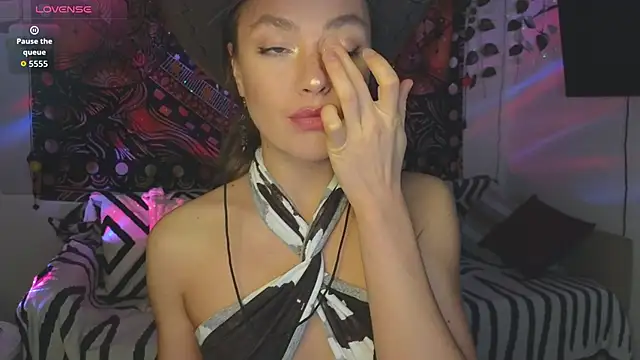 KellyFouler online show from October 25, 2025, 2:28 pm