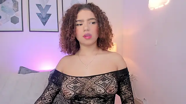 JulianaWaldo online show from November 25, 2025, 2:39 pm