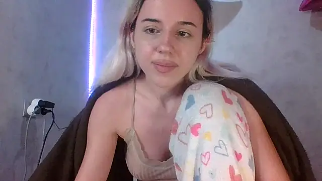 Puregirlaa online show from October 7, 2025, 8:10 pm