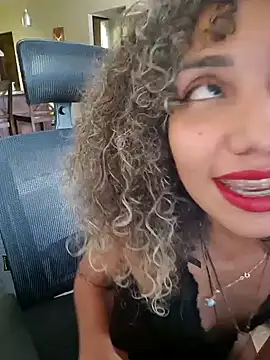 tucurly latina online show from January 10, 2025, 8:37 pm