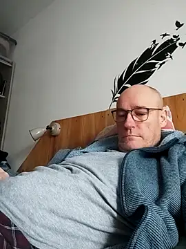 Snapshot of bogland33 chatting on February 11, 2026, 1:11 pm bogland33 online show from February 11, 2026, 1:11 pm