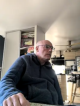 Snapshot of bogland33 chatting on November 9, 2025, 8:40 am bogland33 online show from November 9, 2025, 8:40 am