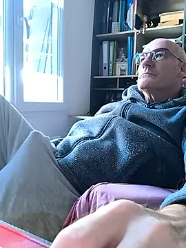 Snapshot of bogland33 chatting on January 11, 2026, 2:46 pm bogland33 online show from January 11, 2026, 2:46 pm