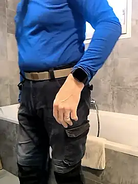 Snapshot of bogland33 chatting on November 18, 2025, 8:17 am bogland33 online show from November 18, 2025, 8:17 am