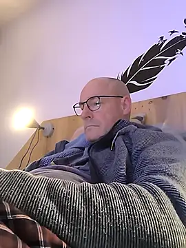 Snapshot of bogland33 chatting on November 20, 2025, 8:09 pm bogland33 online show from November 20, 2025, 8:09 pm