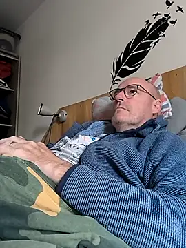 Snapshot of bogland33 chatting on October 17, 2025, 7:44 am bogland33 online show from October 17, 2025, 7:44 am