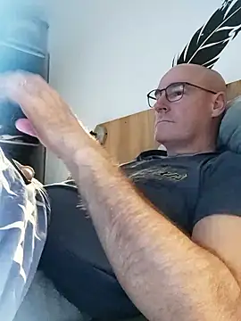 Snapshot of bogland33 chatting on January 12, 2026, 7:42 pm bogland33 online show from January 12, 2026, 7:42 pm