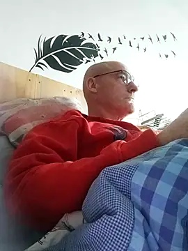 Snapshot of bogland33 chatting on November 27, 2025, 8:04 am bogland33 online show from November 27, 2025, 8:04 am