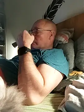 bogland33 online show from April 7, 2026, 7:48 pm