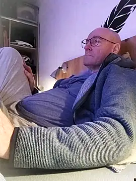 Snapshot of bogland33 chatting on February 16, 2026, 8:07 pm bogland33 online show from February 16, 2026, 8:07 pm