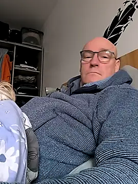 Snapshot of bogland33 chatting on December 14, 2025, 10:10 am bogland33 online show from December 14, 2025, 10:10 am