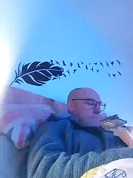 Snapshot of bogland33 chatting on December 16, 2025, 11:20 pm bogland33 online show from December 16, 2025, 11:20 pm