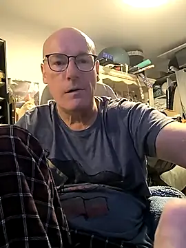 Snapshot of bogland33 chatting on November 22, 2025, 8:18 pm bogland33 online show from November 22, 2025, 8:18 pm