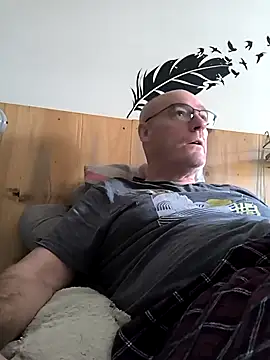 Snapshot of bogland33 chatting on September 19, 2025, 8:18 am bogland33 online show from September 19, 2025, 8:18 am