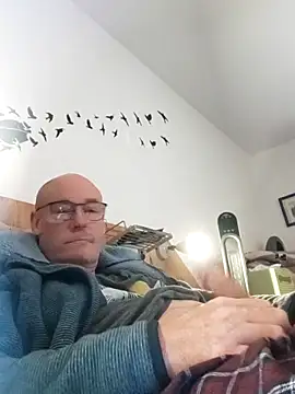 Snapshot of bogland33 chatting on October 28, 2025, 7:57 pm bogland33 online show from October 28, 2025, 7:57 pm