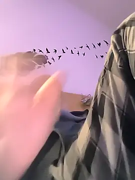 Snapshot of bogland33 chatting on November 18, 2025, 8:23 pm bogland33 online show from November 18, 2025, 8:23 pm