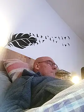 Snapshot of bogland33 chatting on November 26, 2025, 7:47 pm bogland33 online show from November 26, 2025, 7:47 pm