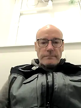 Snapshot of bogland33 chatting on October 23, 2025, 10:03 am bogland33 online show from October 23, 2025, 10:03 am