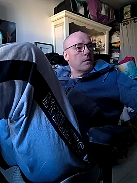 Snapshot of bogland33 chatting on February 23, 2026, 1:01 pm bogland33 online show from February 23, 2026, 1:01 pm