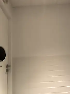 Snapshot of bogland33 chatting on November 21, 2025, 3:33 pm bogland33 online show from November 21, 2025, 3:33 pm