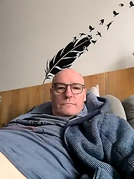 Snapshot of bogland33 chatting on February 17, 2026, 1:52 pm bogland33 online show from February 17, 2026, 1:52 pm