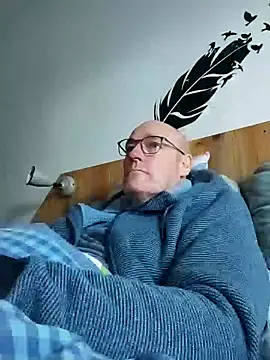 Snapshot of bogland33 chatting on November 25, 2025, 12:49 pm bogland33 online show from November 25, 2025, 12:49 pm