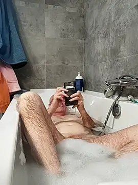 Snapshot of bogland33 chatting on January 17, 2026, 2:31 pm bogland33 online show from January 17, 2026, 2:31 pm