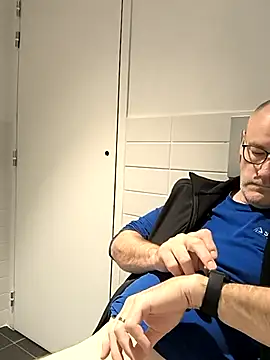 Snapshot of bogland33 chatting on November 13, 2025, 4:55 pm bogland33 online show from November 13, 2025, 4:55 pm