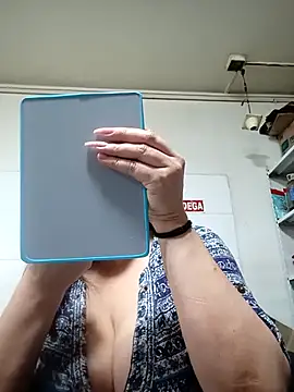 carolina linarez69 online show from April 10, 2026, 9:22 pm