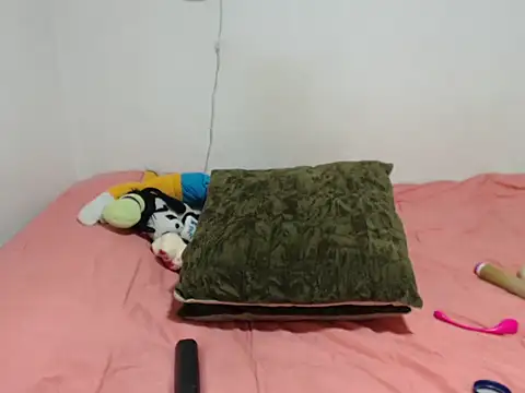 carolina linarez69 online show from September 14, 2025, 7:25 pm