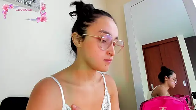 its  angelica  online show from April 4, 2026, 6:47 pm