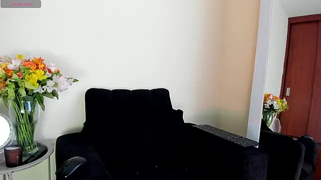 its  angelica  online show from April 17, 2026, 6:44 pm