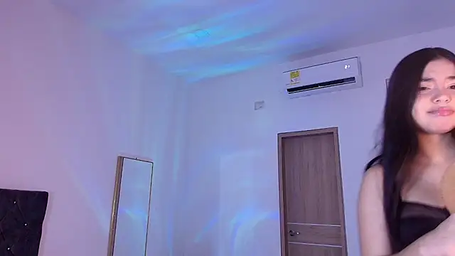 Snapshot of AuroraFiore chatting on October 24, 2025, 1:59 am AuroraFiore online show from October 24, 2025, 1:59 am