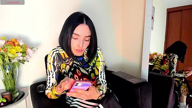 victoria  lace  online show from April 19, 2026, 1:50 am